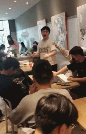 肯德基联动逆水寒却不小心带火了隔壁的麦当劳？说起来真是笑疯(图10)