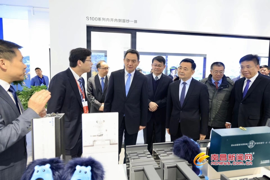 kaiyun开云网站2024第八届江西（安义）铝型材及门窗博览会开幕 李红军陈敏出席开幕活动并巡看博览会 万广明致辞(图2)