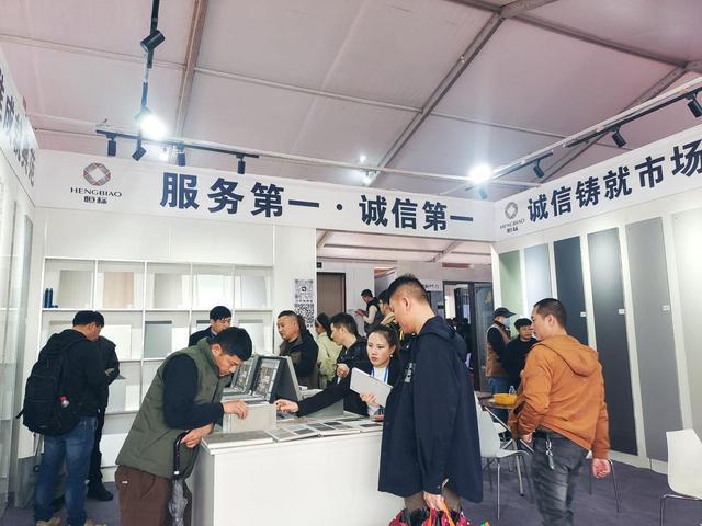 开云kaiyun官方网站40万+㎡展区、400+企业、1200+商户2024凤池铝门窗建筑装饰“首展”开幕(图3)