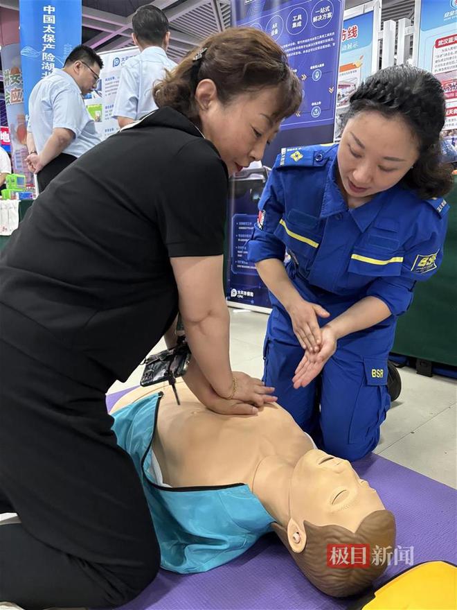 kaiyun登录入口开云2024年湖北省暨武汉市安全宣传咨询日活动举行多家单位地铁站内“讲安全”!(图3) kaiyun登录入口开云2024年湖北省暨武汉市安全宣传咨询日活动举行多家单位地铁站内“讲安全”!(图3)