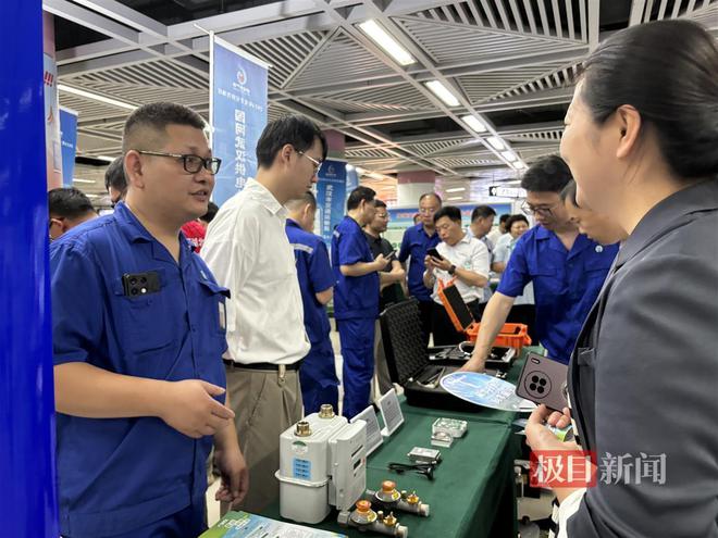 kaiyun登录入口开云2024年湖北省暨武汉市安全宣传咨询日活动举行多家单位地铁站内“讲安全”!(图1) kaiyun登录入口开云2024年湖北省暨武汉市安全宣传咨询日活动举行多家单位地铁站内“讲安全”!(图1)