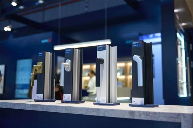 德国HOPPE好博惊艳亮相2024 FBC博览会展台氛围热烈赢得广泛赞誉(图3) 德国HOPPE好博惊艳亮相2024 FBC博览会展台氛围热烈赢得广泛赞誉(图3)