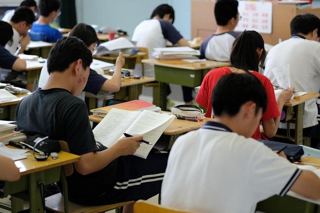 捡剩饭自学考612分！贫困生拒211死磕复读：非清北不上就为赚大钱(图5)