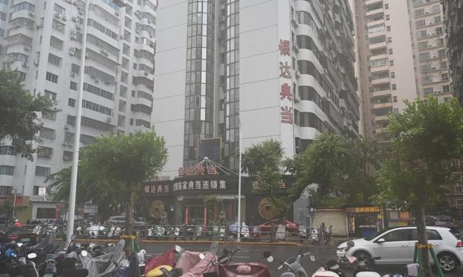 屡被曝光的超级富豪负面信息“越删越多”海南对其成立专案组(图2) 屡被曝光的超级富豪负面信息“越删越多”海南对其成立专案组(图2)