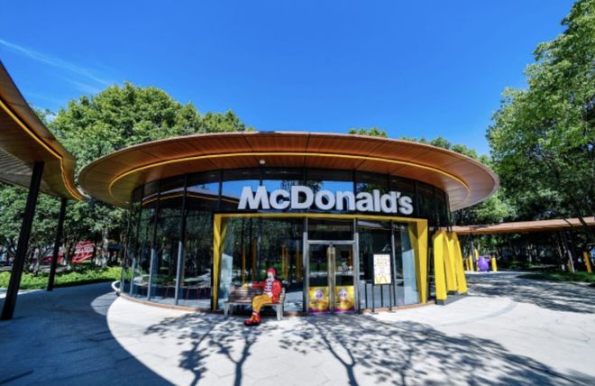 多人在麦当劳过夜导致店内气味难闻警方称只能劝阻不能直接赶走(图2) 多人在麦当劳过夜导致店内气味难闻警方称只能劝阻不能直接赶走(图2)